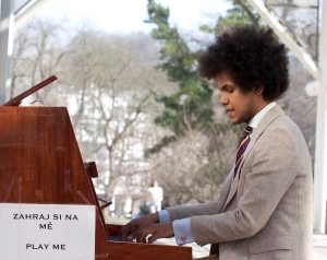 Piano na ulici. Foto Luboš Hostek (5)