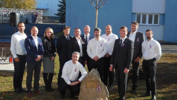 I v AGC oslavili 100 let republiky. Zasadili lípu a ochutnali, co jedl Masaryk