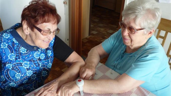 Tlačítka pomoci pro seniory