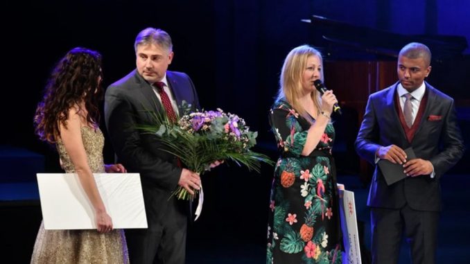 krása pomáha dětem