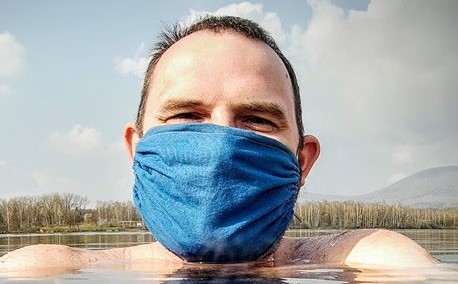 Otužování v roušce