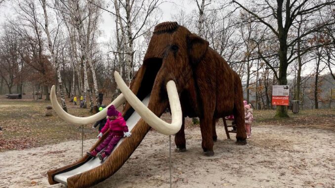 Pohádkový les se rozrostl o mamuta